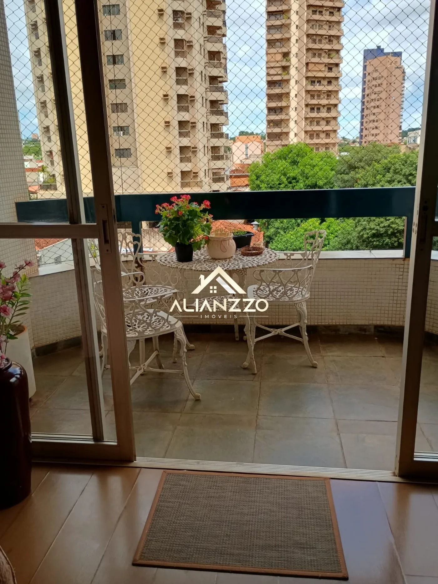 Comprar Apartamento / Padrão em Ribeirão Preto R$ 350.000,00 - Foto 1