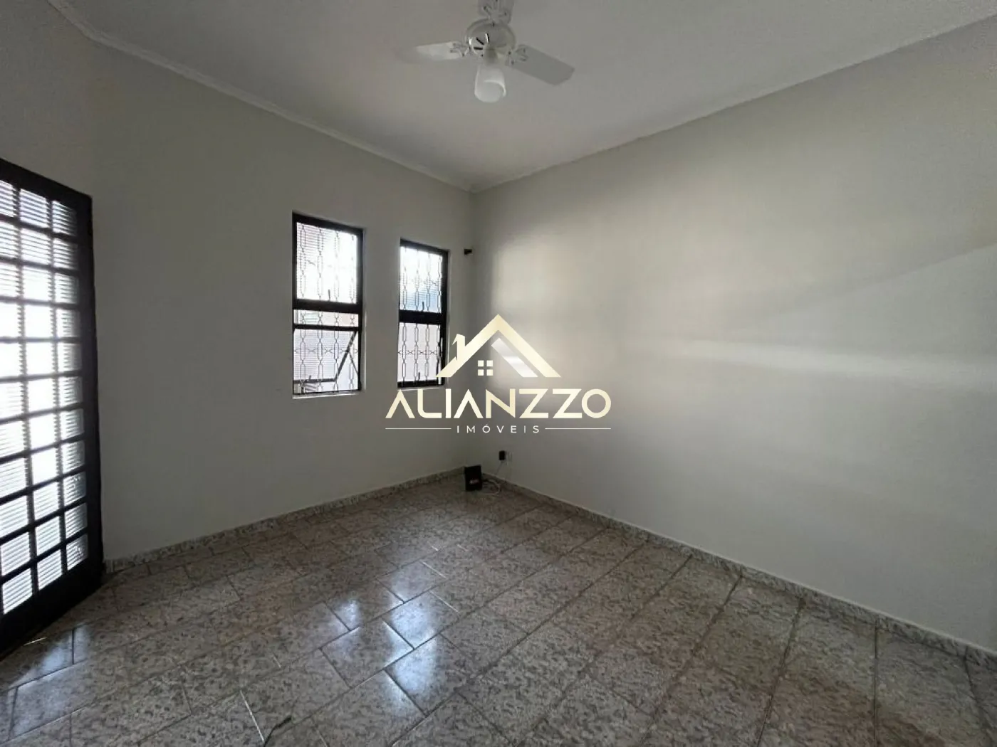 Alugar Casa / Padrão em Ribeirão Preto R$ 1.700,00 - Foto 2