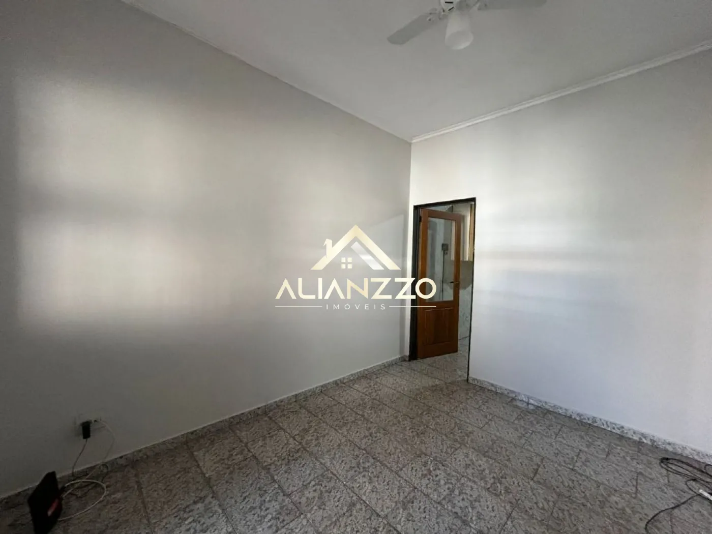 Alugar Casa / Padrão em Ribeirão Preto R$ 1.700,00 - Foto 4
