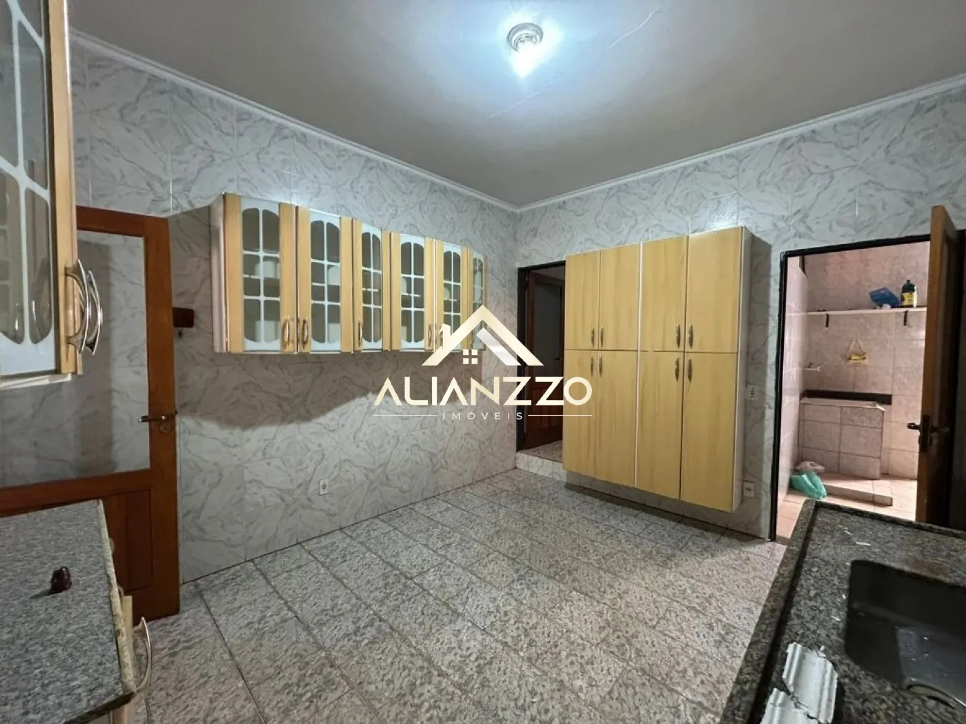 Alugar Casa / Padrão em Ribeirão Preto R$ 1.700,00 - Foto 1