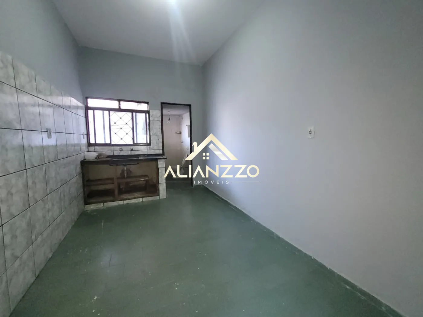 Alugar Casa / Padrão em Ribeirão Preto R$ 900,00 - Foto 1